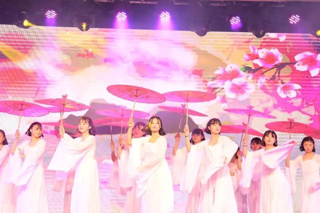 青春正當(dāng)時，騰飛吧五中——記瀏陽五中2019年新年文藝匯演